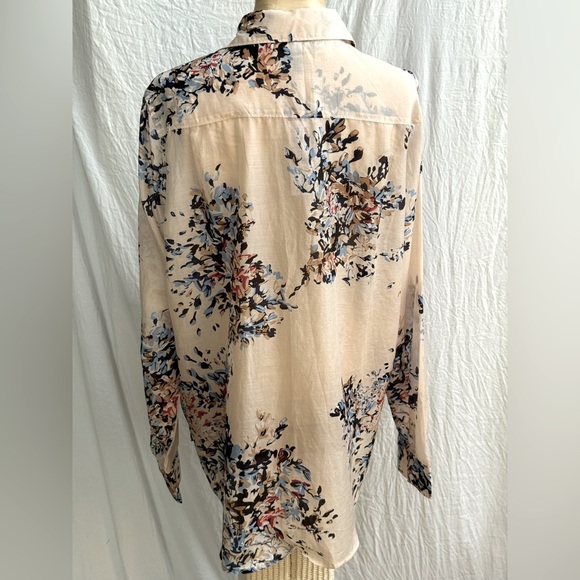 WHBM Floral button down blouse - Picture 5 of 12